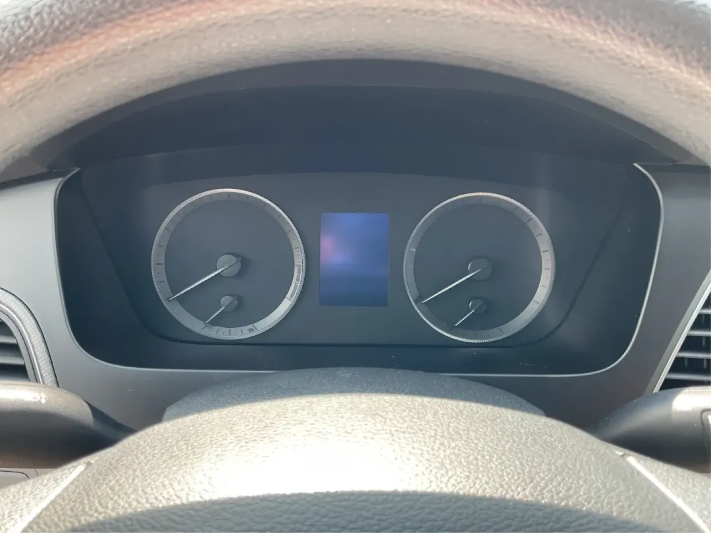 2016 Hyundai Sonata SE (5NPE24AF3GH) with an 2.4L I-4 gasoline direct injection engine, 7A transmission, located at 1099 N County Rd 25A, Troy, OH, 45373, (937) 908-9800, 40.057079, -84.212883 - **Discover Your Ideal Family Sedan: 2016 Hyundai Sonata SE at Advantage Car and Credit - Moraine**<br /> <br /> Are you in search of a dependable vehicle that perfectly fits your family's lifestyle or makes your daily commute a breeze? Look no further! Presenting the 2016 Hyundai Sonata SE, a stylis - Photo#15