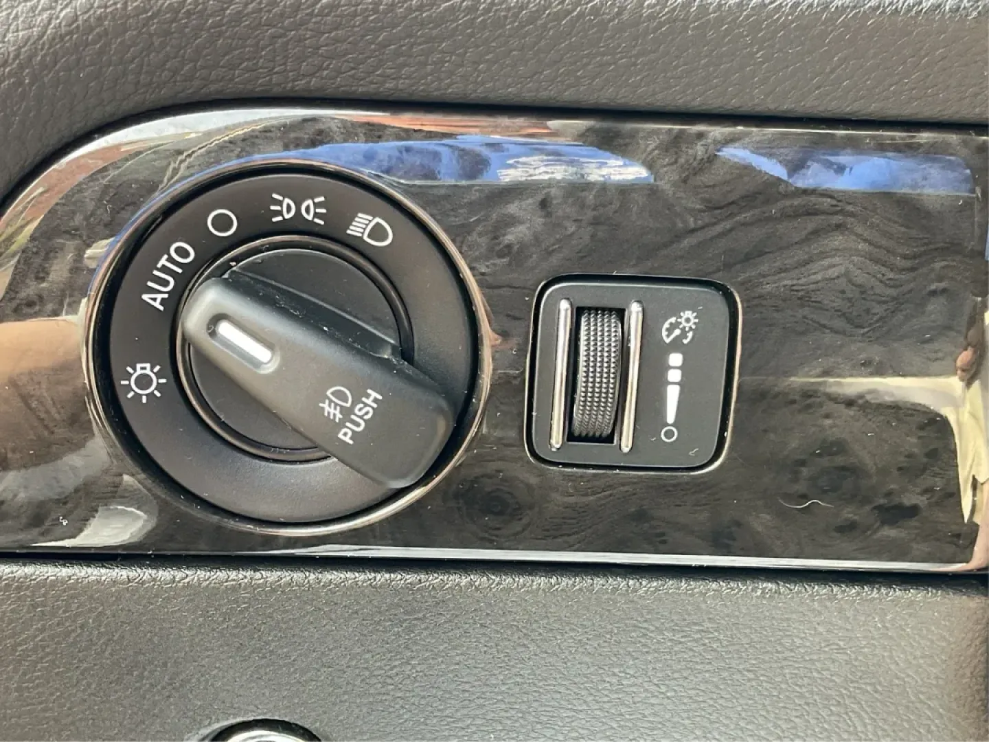 2015 Dodge Durango Limited (1C4RDJDGXFC) with an Other engine, located at 880 E. National Road, Vandalia, OH, 45377, (937) 908-9800, 39.891918, -84.183594 - **Discover Adventure with the 2015 Dodge Durango Limited at Advantage Car and Credit in New Carlisle, OH!**<br /> <br /> Are you on the lookout for a versatile SUV that can handle weekend adventures, family outings, or daily commutes? Look no further! The 2015 Dodge Durango Limited is designed for t - Photo#17