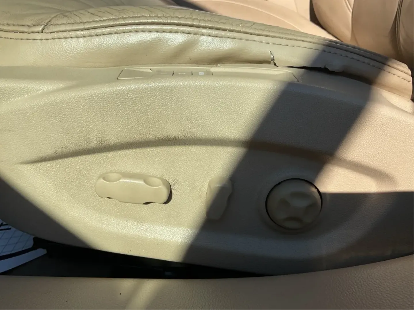 2010 Buick LaCrosse CXL (1G4GC5EG5AF) with an Ecotec 3L V-6 gasoline direct injection engine, located at 1184 Kauffman Ave, Fairborn, OH, 45324, (937) 908-9800, 39.807072, -84.030914 - **Experience Luxury and Comfort with the 2010 Buick LaCrosse CXL at Advantage Car and Credit - Fairborn!**<br /> <br /> Imagine gliding down the picturesque streets of Fairborn, OH, in a stylish sedan that combines luxury with practicality. Whether you're commuting to work, running errands around th - Photo#18