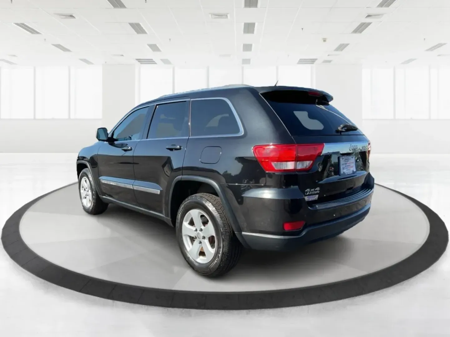 2012 Jeep Grand Cherokee Laredo (1C4RJFAG8CC) with an Other engine, located at 4508 South Dixie Dr, Moraine, OH, 45439, (937) 908-9800, 39.689976, -84.218452 - **Adventure Awaits with the 2012 Jeep Grand Cherokee Laredo Perfect for Your Next Journey!**<br /> <br /> Are you ready to upgrade your driving experience while embracing the adventurous lifestyle that comes with owning an SUV? The 2012 Jeep Grand Cherokee Laredo is the epitome of versatility, desi - Photo#4