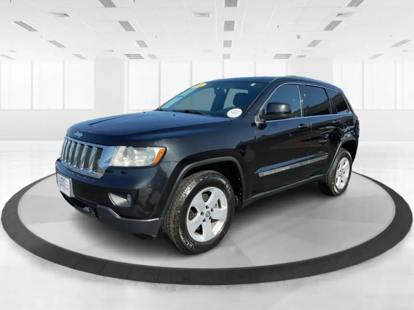2012 Jeep Grand Cherokee Laredo (1C4RJFAG8CC) with an Other engine, located at 4508 South Dixie Dr, Moraine, OH, 45439, (937) 908-9800, 39.689976, -84.218452 - **Adventure Awaits with the 2012 Jeep Grand Cherokee Laredo Perfect for Your Next Journey!**<br /> <br /> Are you ready to upgrade your driving experience while embracing the adventurous lifestyle that comes with owning an SUV? The 2012 Jeep Grand Cherokee Laredo is the epitome of versatility, desi - Photo#8