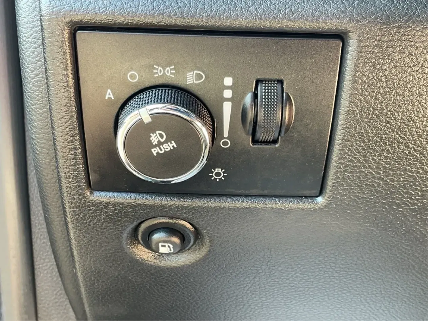 2012 Jeep Grand Cherokee Laredo (1C4RJFAG8CC) with an Other engine, located at 4508 South Dixie Dr, Moraine, OH, 45439, (937) 908-9800, 39.689976, -84.218452 - **Adventure Awaits with the 2012 Jeep Grand Cherokee Laredo Perfect for Your Next Journey!**<br /> <br /> Are you ready to upgrade your driving experience while embracing the adventurous lifestyle that comes with owning an SUV? The 2012 Jeep Grand Cherokee Laredo is the epitome of versatility, desi - Photo#17