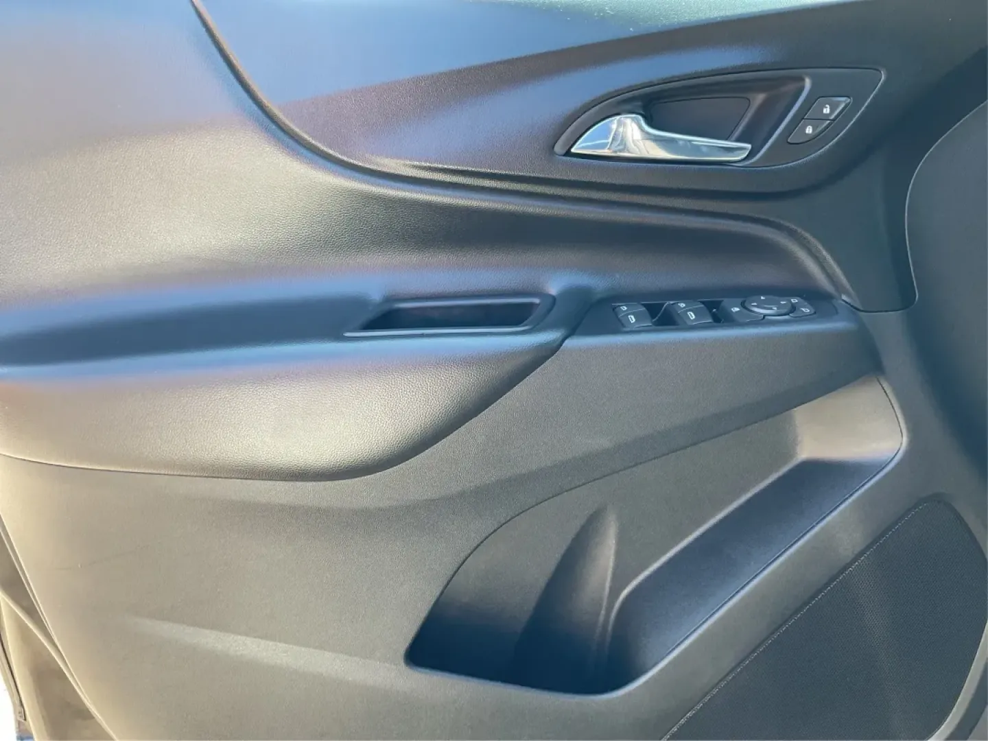 2018 Chevrolet Equinox LT (2GNAXSEV7J6) with an 1.5L I-4 gasoline direct injection engine, located at 1951 S Dayton Lakeview Rd., New Carlisle, OH, 45344, (937) 908-9800, 39.890999, -84.050255 - Are you searching for a versatile vehicle that effortlessly combines style, comfort, and practicality? Look no further! At Advantage Car and Credit - Troy, located at 1099 N County Rd 25A, Troy, OH 45373, we are excited to present a fantastic opportunity to own a 2018 Chevrolet Equinox LT, perfect f - Photo#19