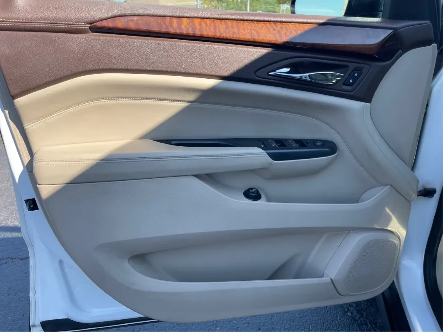 2014 Cadillac SRX Luxury Collection (3GYFNEE35ES) with an 3.6L V-6 gasoline direct injection engine, located at 1099 N County Rd 25A, Troy, OH, 45373, (937) 908-9800, 40.057079, -84.212883 - **Experience Luxury and Adventure with the 2014 Cadillac SRX at Advantage Car and Credit - Troy!**<br /> <br /> Are you ready to elevate your driving experience? The 2014 Cadillac SRX Luxury Collection is the perfect blend of sophistication and practicality, making it an ideal choice for those seeki - Photo#19