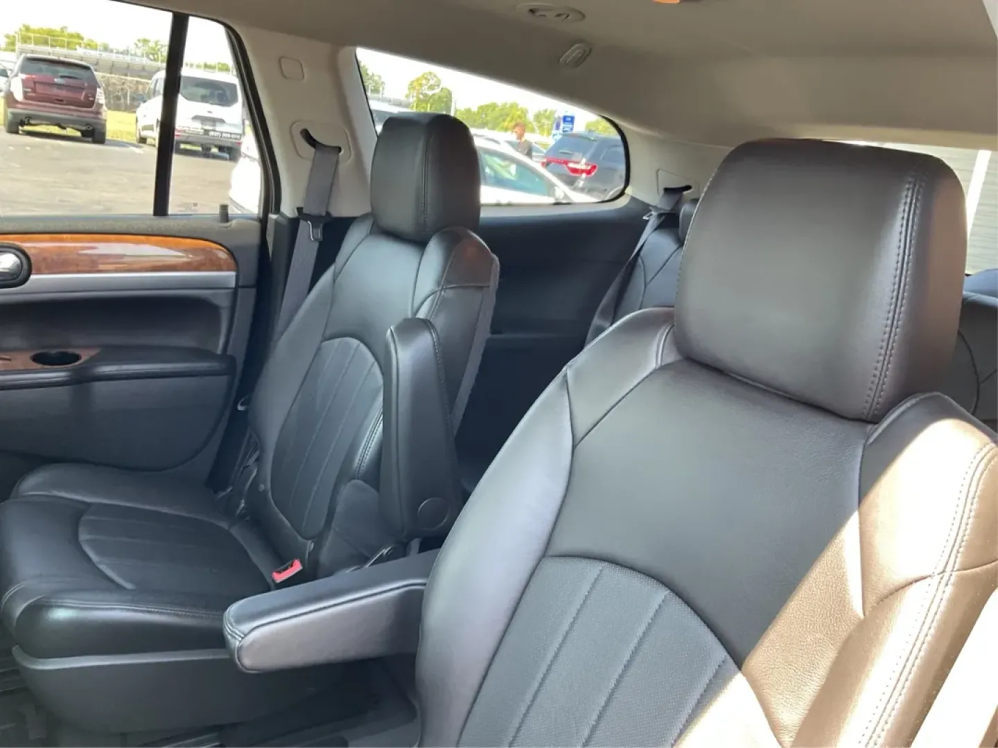 2011 Buick Enclave 1XL (5GAKVBED2BJ) with an 3.6L V-6 gasoline direct injection engine, located at 880 E. National Road, Vandalia, OH, 45377, (937) 908-9800, 39.891918, -84.183594 - **Discover the Perfect Family Adventure Vehicle at Advantage Car and Credit - Vandalia!**<br /> <br /> If you're on the lookout for a vehicle that offers both style and practicality, look no further than our 2011 Buick Enclave, available now at Advantage Car and Credit in Vandalia, OH. At our **Buy - Photo#10