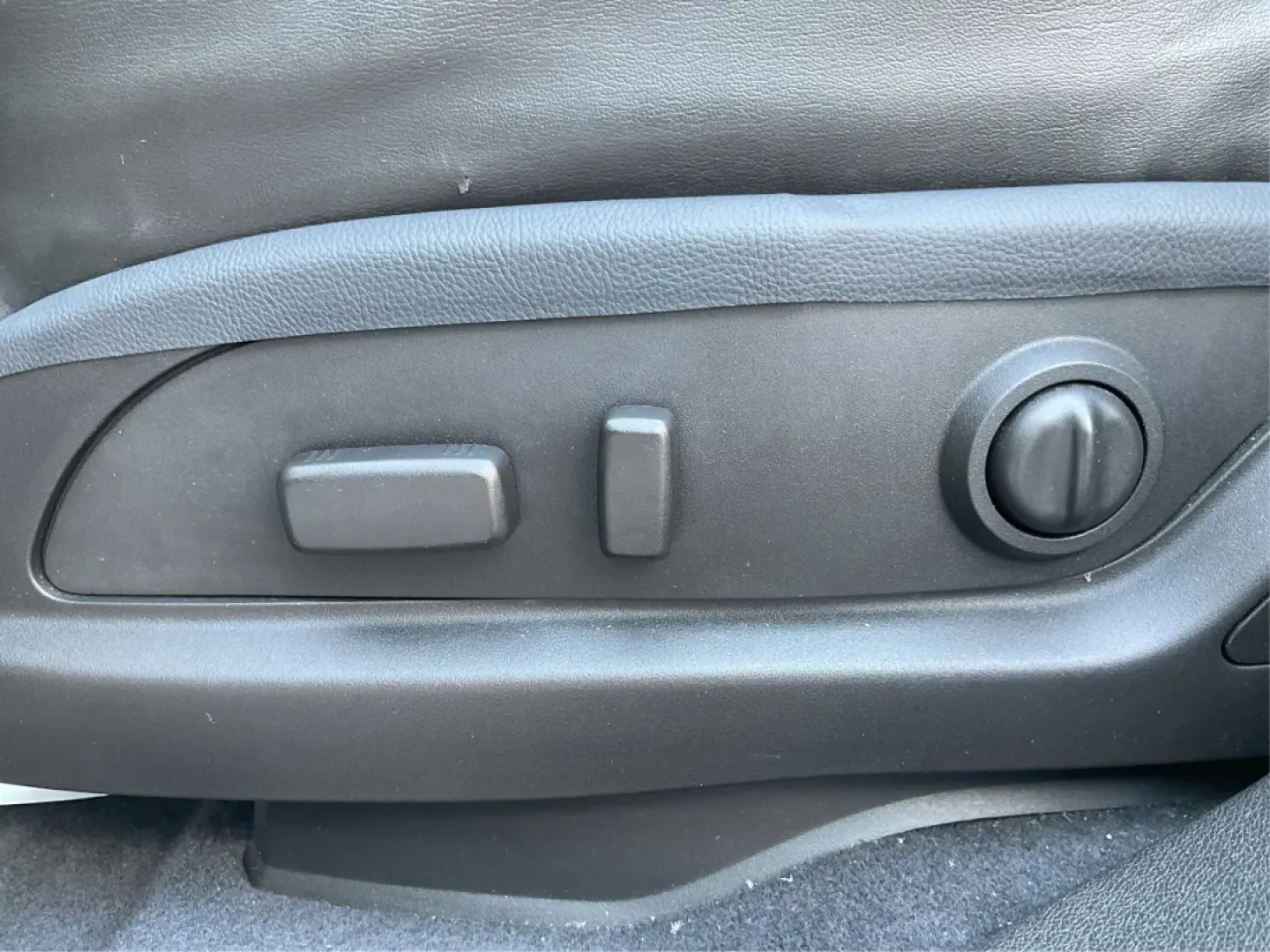 2011 Buick Enclave 1XL (5GAKVBED2BJ) with an 3.6L V-6 gasoline direct injection engine, located at 880 E. National Road, Vandalia, OH, 45377, (937) 908-9800, 39.891918, -84.183594 - **Discover the Perfect Family Adventure Vehicle at Advantage Car and Credit - Vandalia!**<br /> <br /> If you're on the lookout for a vehicle that offers both style and practicality, look no further than our 2011 Buick Enclave, available now at Advantage Car and Credit in Vandalia, OH. At our **Buy - Photo#18