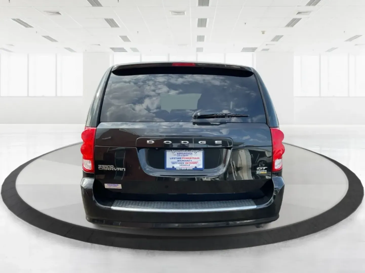 2017 Dodge Grand Caravan GT (2C4RDGEG4HR) with an Pentastar 3.6L V-6 DOHC engine, located at 1951 S Dayton Lakeview Rd., New Carlisle, OH, 45344, (937) 908-9800, 39.890999, -84.050255 - Elevate your family's adventures with the perfect vehicle designed for comfort and versatility-the 2017 Dodge Grand Caravan GT, available now at Advantage Car and Credit in Piqua, OH. This spacious passenger van is not just a mode of transport; it's the ideal companion for growing families, weekend - Photo#3