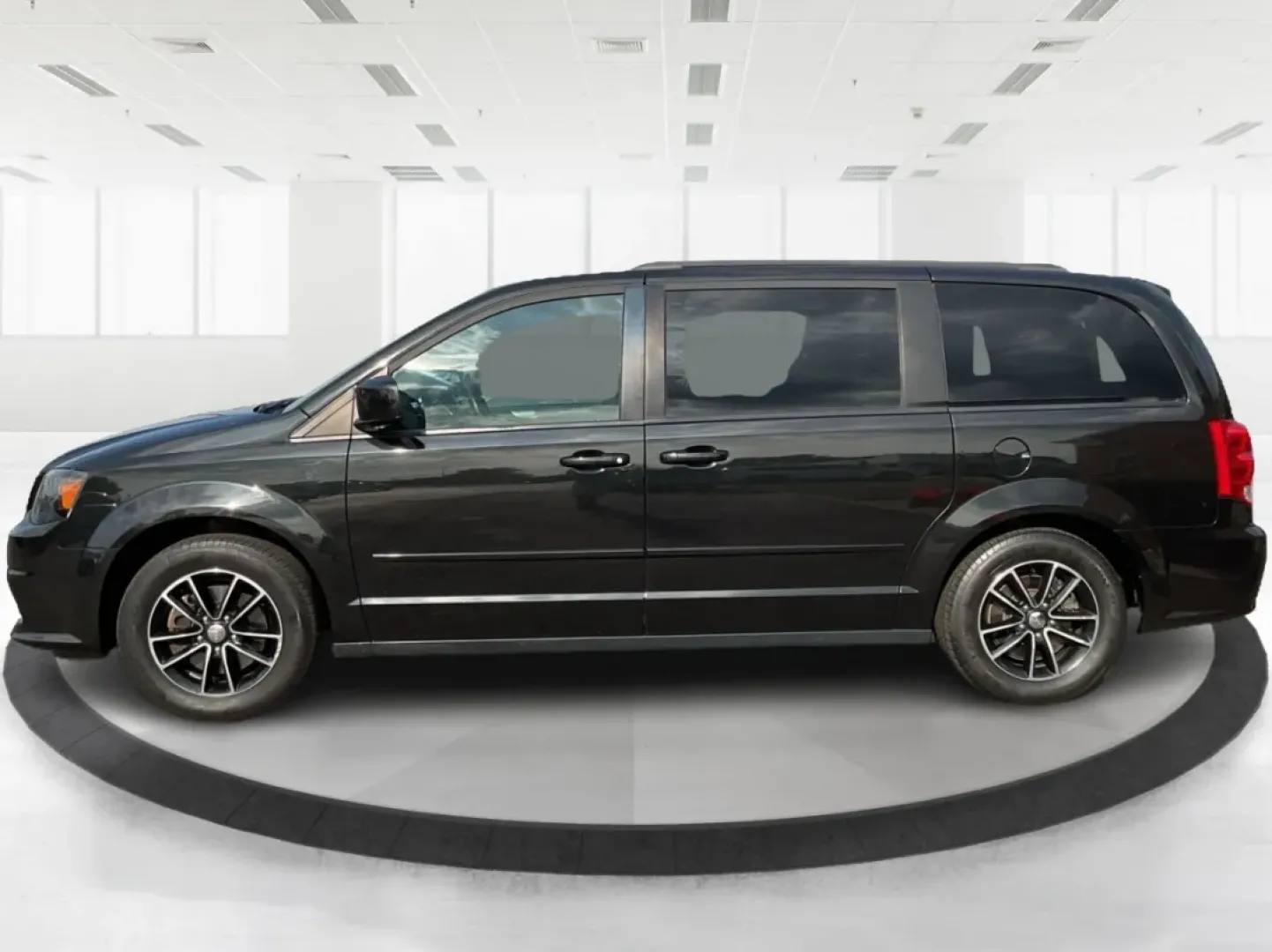 2017 Dodge Grand Caravan GT (2C4RDGEG4HR) with an Pentastar 3.6L V-6 DOHC engine, located at 1951 S Dayton Lakeview Rd., New Carlisle, OH, 45344, (937) 908-9800, 39.890999, -84.050255 - Elevate your family's adventures with the perfect vehicle designed for comfort and versatility-the 2017 Dodge Grand Caravan GT, available now at Advantage Car and Credit in Piqua, OH. This spacious passenger van is not just a mode of transport; it's the ideal companion for growing families, weekend - Photo#5