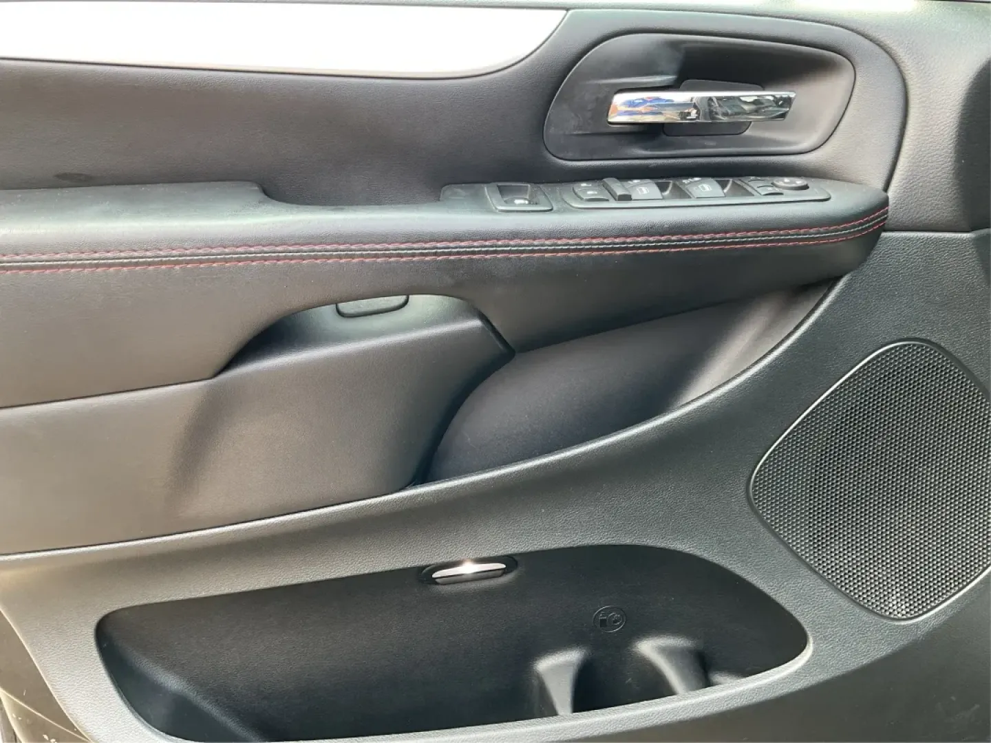 2017 Dodge Grand Caravan GT (2C4RDGEG4HR) with an Pentastar 3.6L V-6 DOHC engine, located at 1951 S Dayton Lakeview Rd., New Carlisle, OH, 45344, (937) 908-9800, 39.890999, -84.050255 - Elevate your family's adventures with the perfect vehicle designed for comfort and versatility-the 2017 Dodge Grand Caravan GT, available now at Advantage Car and Credit in Piqua, OH. This spacious passenger van is not just a mode of transport; it's the ideal companion for growing families, weekend - Photo#18