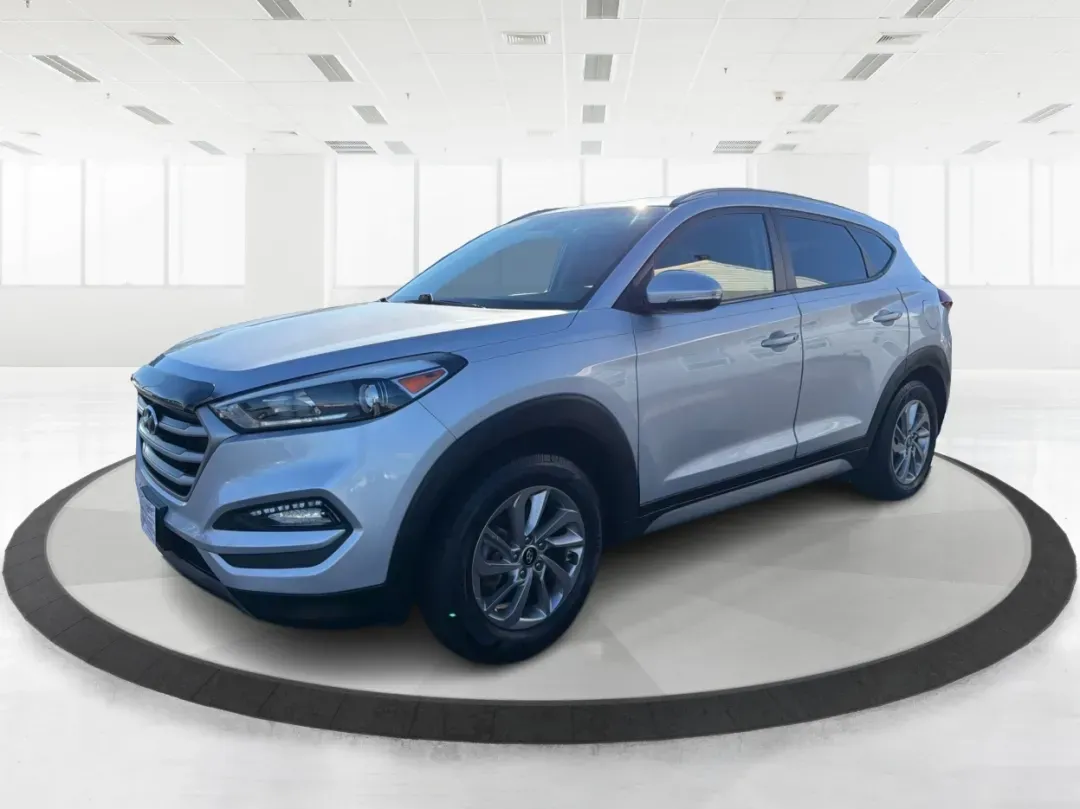 2017 Hyundai Tucson SE Plus (KM8J3CA41HU) with an Nu 2L I-4 gasoline direct injection engine, located at 8750 N County Rd 25A, Piqua, OH, 45356, (937) 908-9800, 40.164391, -84.232513 - ### Discover Your Next Adventure with the 2017 Hyundai Tucson SE Plus!<br /> <br /> Are you ready to elevate your road trips and daily commutes? The 2017 Hyundai Tucson SE Plus, now available at Advantage Car and Credit in Vandalia, OH, is the ideal SUV for a lifestyle rich in adventure and comfort. - Photo#8