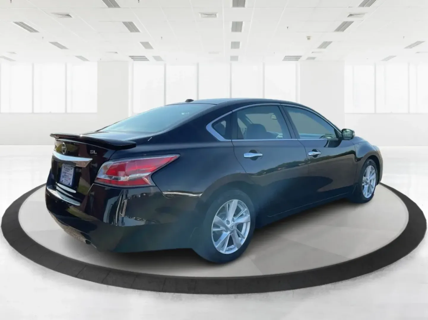 2015 Nissan Altima 2.5 SL (1N4AL3APXFC) with an 2.5L I-4 DOHC engine, located at 4508 South Dixie Dr, Moraine, OH, 45439, (937) 908-9800, 39.689976, -84.218452 - **Elevate Your Daily Drive with the 2015 Nissan Altima 2.5 SL Perfect for Every Journey!**<br /> <br /> Are you looking for a reliable sedan that effortlessly transitions from weekday commutes to weekend adventures? The 2015 Nissan Altima 2.5 SL is not just a vehicle; it's a lifestyle upgrade. Desi - Photo#2