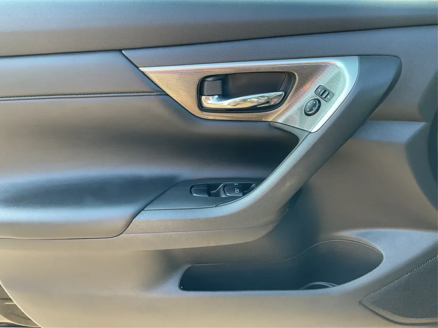 2015 Nissan Altima 2.5 SL (1N4AL3APXFC) with an 2.5L I-4 DOHC engine, located at 4508 South Dixie Dr, Moraine, OH, 45439, (937) 908-9800, 39.689976, -84.218452 - **Elevate Your Daily Drive with the 2015 Nissan Altima 2.5 SL Perfect for Every Journey!**<br /> <br /> Are you looking for a reliable sedan that effortlessly transitions from weekday commutes to weekend adventures? The 2015 Nissan Altima 2.5 SL is not just a vehicle; it's a lifestyle upgrade. Desi - Photo#18