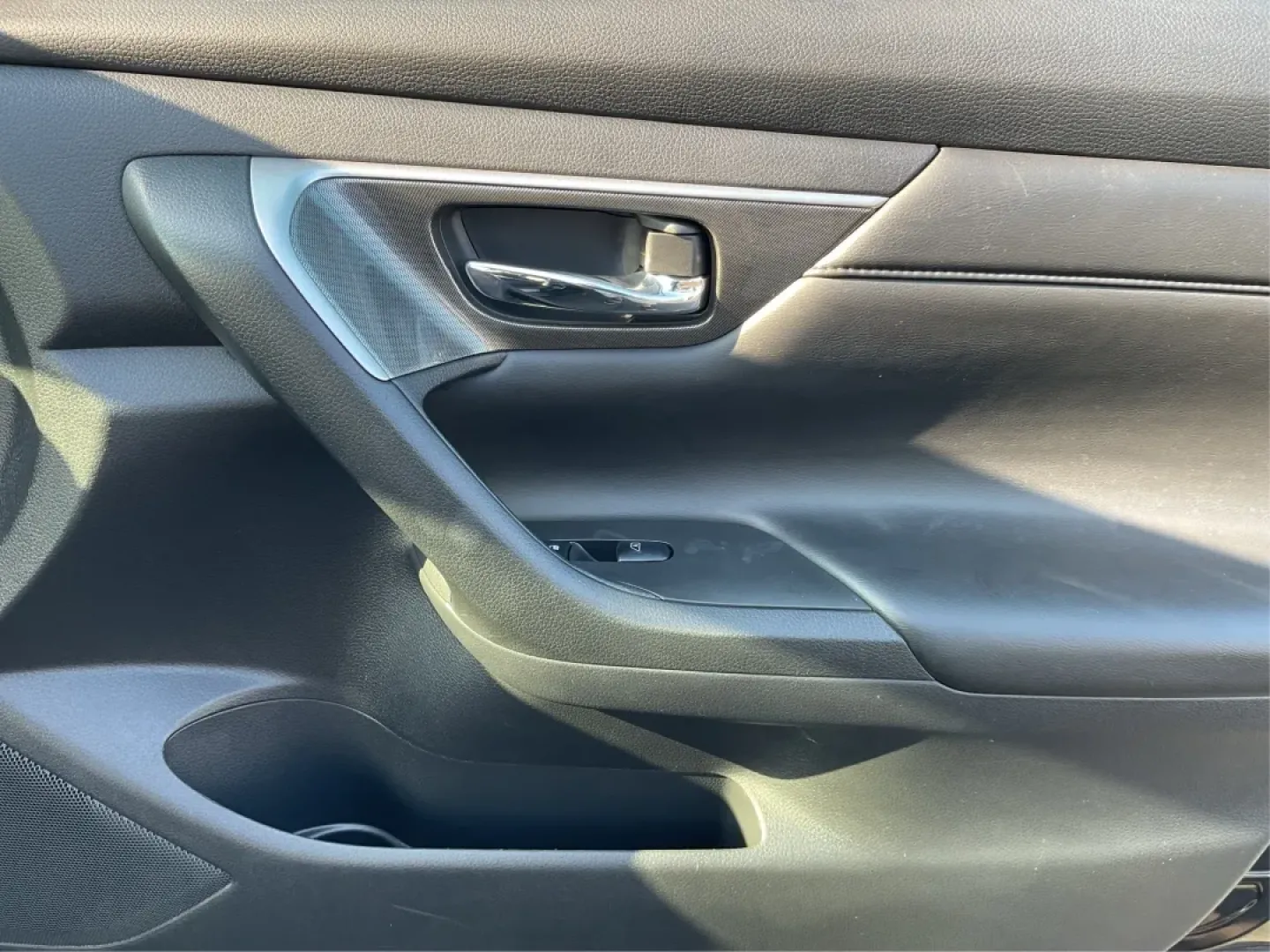 2015 Nissan Altima 2.5 SL (1N4AL3APXFC) with an 2.5L I-4 DOHC engine, located at 4508 South Dixie Dr, Moraine, OH, 45439, (937) 908-9800, 39.689976, -84.218452 - **Elevate Your Daily Drive with the 2015 Nissan Altima 2.5 SL Perfect for Every Journey!**<br /> <br /> Are you looking for a reliable sedan that effortlessly transitions from weekday commutes to weekend adventures? The 2015 Nissan Altima 2.5 SL is not just a vehicle; it's a lifestyle upgrade. Desi - Photo#19