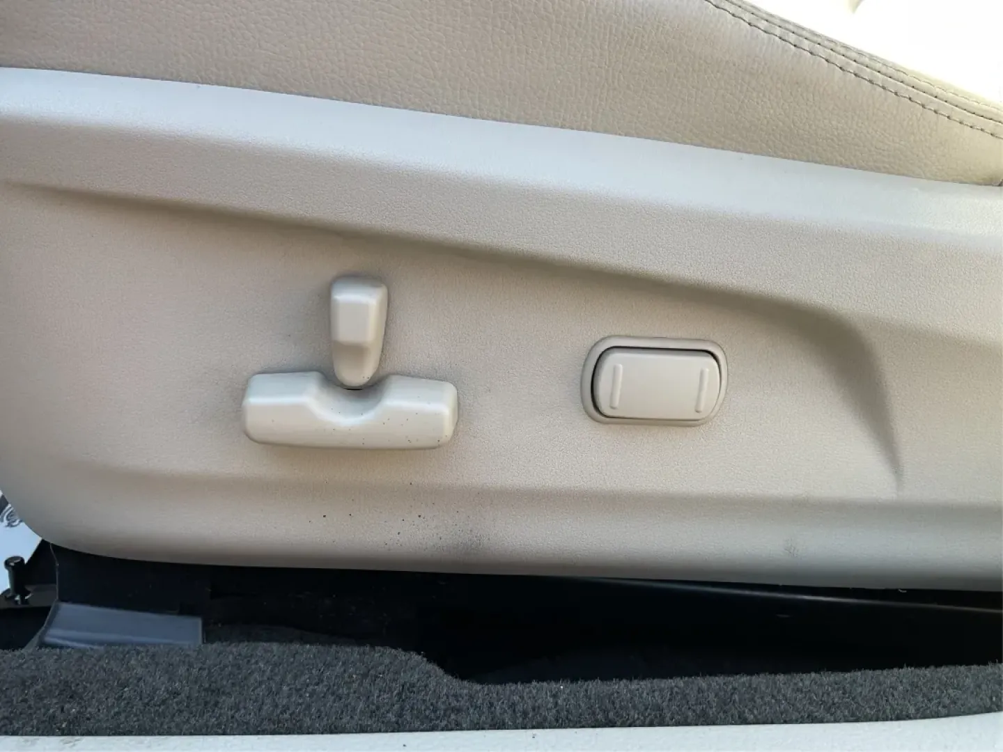 2014 Subaru Outback 2.5i Limited (4S4BRBKC6E3) with an 2.5L H-4 DOHC engine, located at 1184 Kauffman Ave, Fairborn, OH, 45324, (937) 908-9800, 39.807072, -84.030914 - **Adventure Awaits with the 2014 Subaru Outback 2.5i Limited!**<br /> <br /> Are you ready to embrace your adventurous side? The 2014 Subaru Outback 2.5i Limited is the perfect companion for weekend getaways, family road trips, or your daily commute. With its rugged utility body and advanced capabil - Photo#16