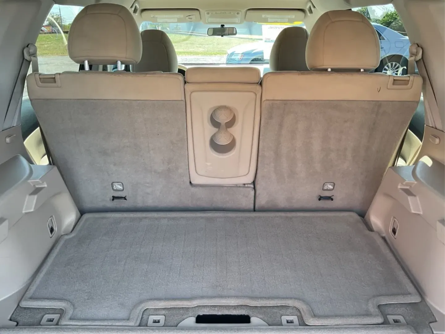 2015 Nissan Rogue SV (5N1AT2MV9FC) with an 2.5L I-4 DOHC engine, located at 4508 South Dixie Dr, Moraine, OH, 45439, (937) 908-9800, 39.689976, -84.218452 - **Adventure Awaits with the 2015 Nissan Rogue SV at Advantage Car and Credit - Moraine!**<br /> <br /> If you're on the hunt for a versatile and reliable SUV that perfectly fits your active lifestyle, look no further than the stunning 2015 Nissan Rogue SV. Whether you're navigating the bustling stre - Photo#12