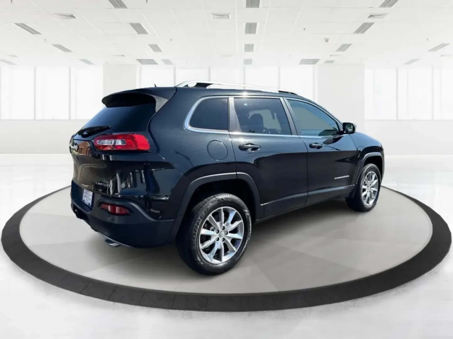 2014 Jeep Cherokee Limited (1C4PJMDS3EW) with an Other engine, located at 1230 East Main St, Xenia, OH, 45385, (937) 908-9800, 39.688026, -83.910172 - ### Explore the Great Outdoors with the 2014 Jeep Cherokee Limited Perfect for Adventurers and Families!<br /> <br /> Are you ready to take your weekend getaways and family road trips to the next level? The 2014 Jeep Cherokee Limited is here to meet your adventurous lifestyle head-on! With its powe - Photo#2