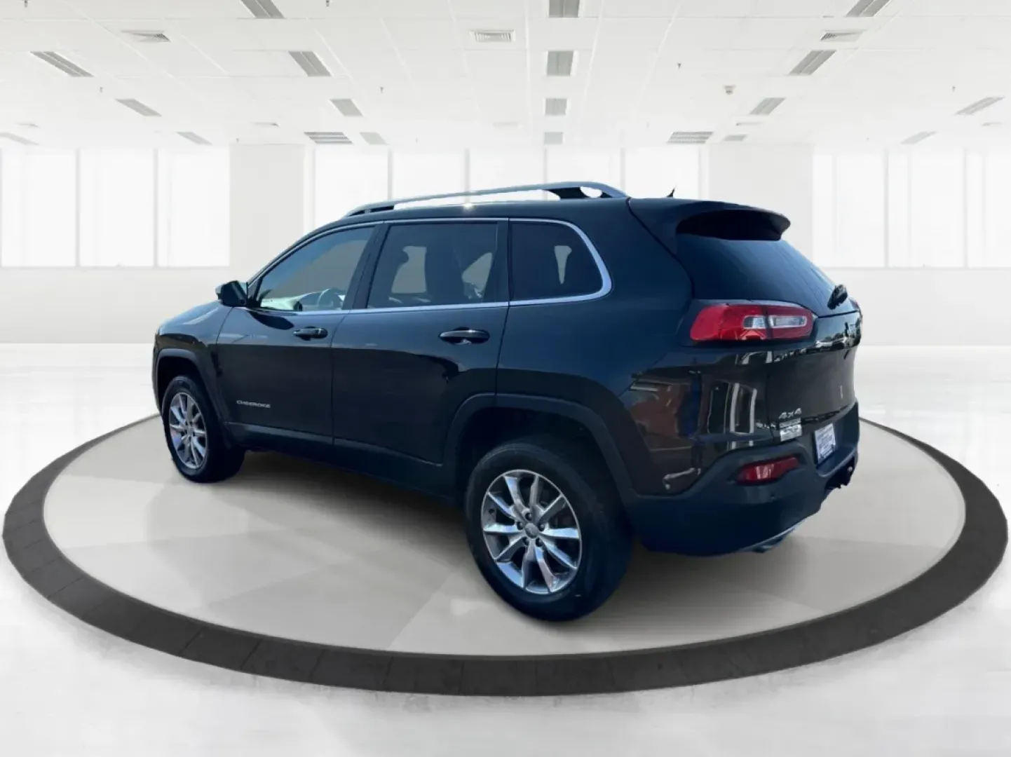 2014 Jeep Cherokee Limited (1C4PJMDS3EW) with an Other engine, located at 1230 East Main St, Xenia, OH, 45385, (937) 908-9800, 39.688026, -83.910172 - ### Explore the Great Outdoors with the 2014 Jeep Cherokee Limited Perfect for Adventurers and Families!<br /> <br /> Are you ready to take your weekend getaways and family road trips to the next level? The 2014 Jeep Cherokee Limited is here to meet your adventurous lifestyle head-on! With its powe - Photo#4