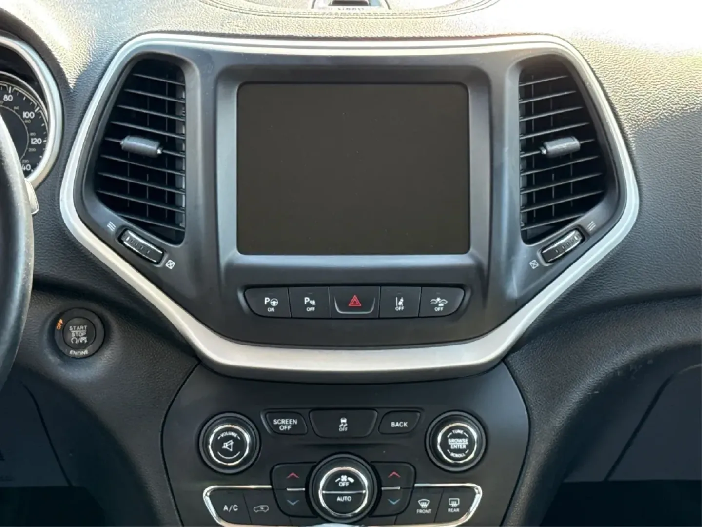 2014 Jeep Cherokee Limited (1C4PJMDS3EW) with an Other engine, located at 1230 East Main St, Xenia, OH, 45385, (937) 908-9800, 39.688026, -83.910172 - ### Explore the Great Outdoors with the 2014 Jeep Cherokee Limited Perfect for Adventurers and Families!<br /> <br /> Are you ready to take your weekend getaways and family road trips to the next level? The 2014 Jeep Cherokee Limited is here to meet your adventurous lifestyle head-on! With its powe - Photo#13