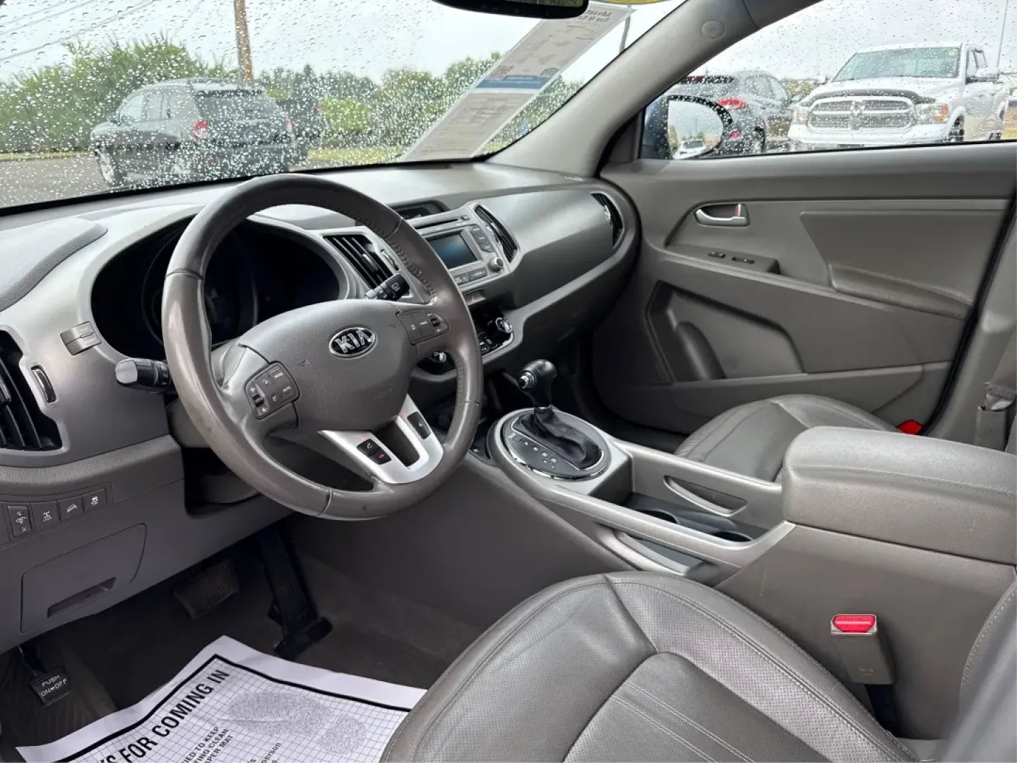 2013 Kia Sportage EX (KNDPCCA24D7) with an 2.4L I-4 DOHC engine, located at 1099 N County Rd 25A, Troy, OH, 45373, (937) 908-9800, 40.057079, -84.212883 - **Discover the Perfect Crossover for Your Active Lifestyle: 2013 Kia Sportage EX at Advantage Car and Credit in Troy, OH!**<br /> <br /> Are you ready to elevate your adventures? The 2013 Kia Sportage EX is a versatile crossover designed for families on the go, weekend warriors, or anyone looking to - Photo#9