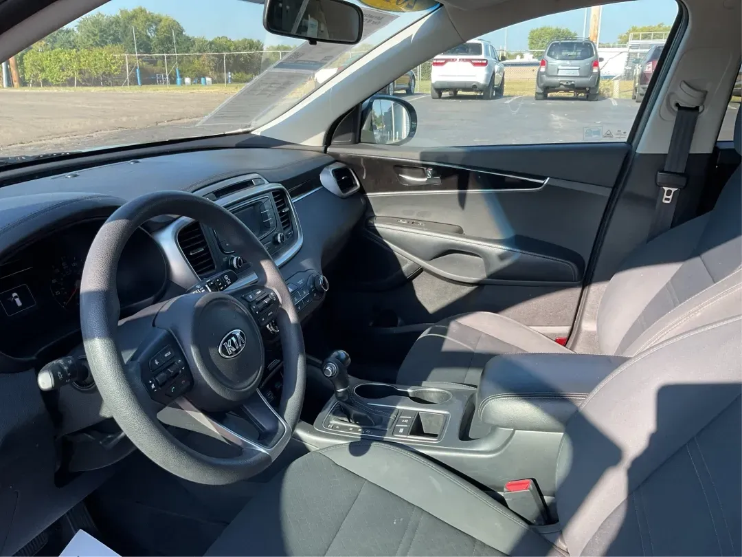 2017 Kia Sorento 3.3L LX (5XYPGDA53HG) with an Lambda II 3.3L V-6 gasoline direct injection engine, located at 1230 East Main St, Xenia, OH, 45385, (937) 908-9800, 39.688026, -83.910172 - 2017 Kia Sorento 3.3L LX - Photo#9