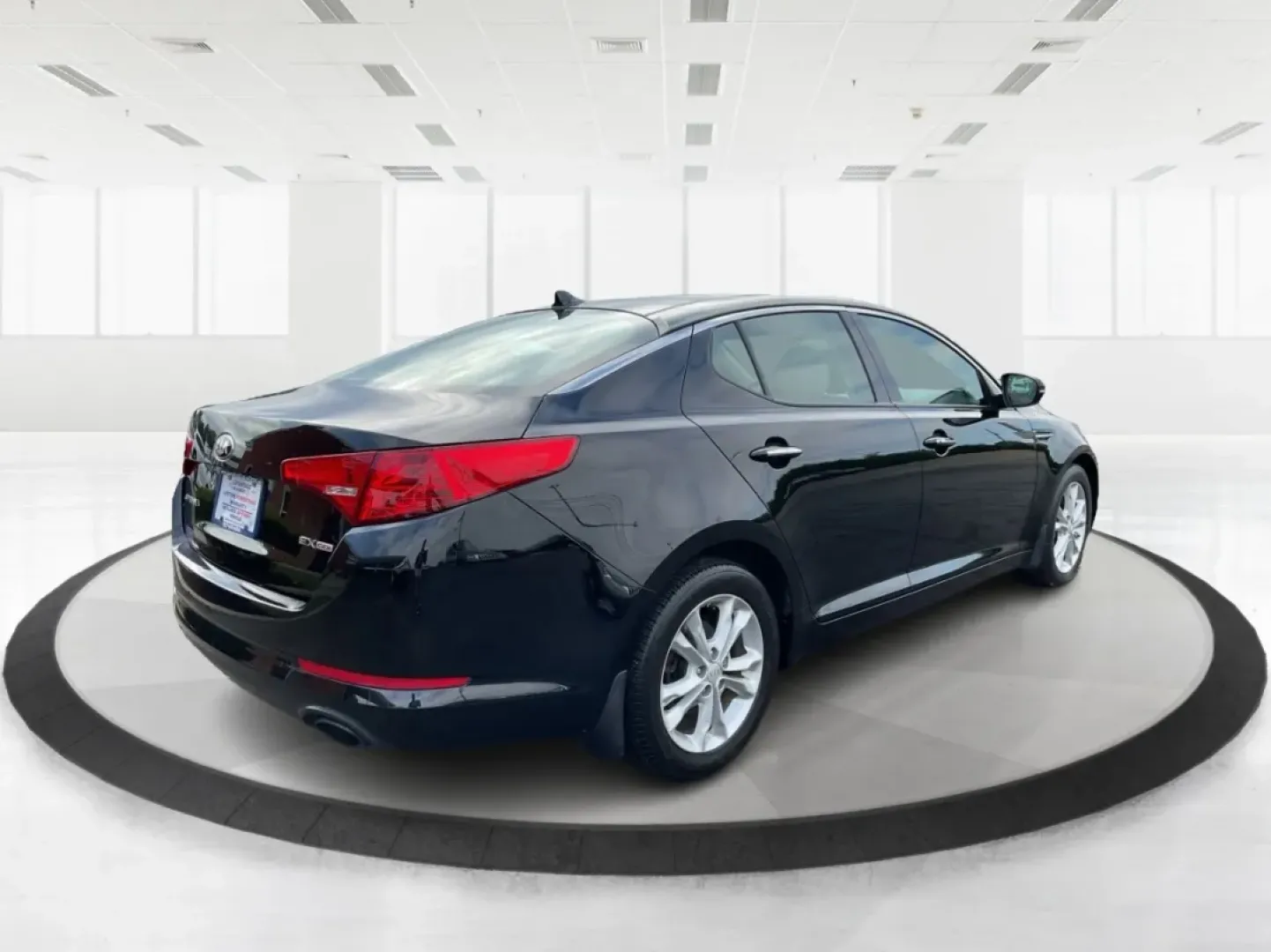 2013 Kia Optima EX (5XXGN4A74DG) with an 2.4L I-4 gasoline direct injection engine, located at 4508 South Dixie Dr, Moraine, OH, 45439, (937) 908-9800, 39.689976, -84.218452 - ### Elevate Your Daily Drive with the 2013 Kia Optima EX at Advantage Car and Credit in Fairborn, OH!<br /> <br /> Are you in search of a reliable sedan that perfectly balances style, comfort, and advanced features? Look no further than the 2013 Kia Optima EX, now available at Advantage Car and Cred - Photo#2