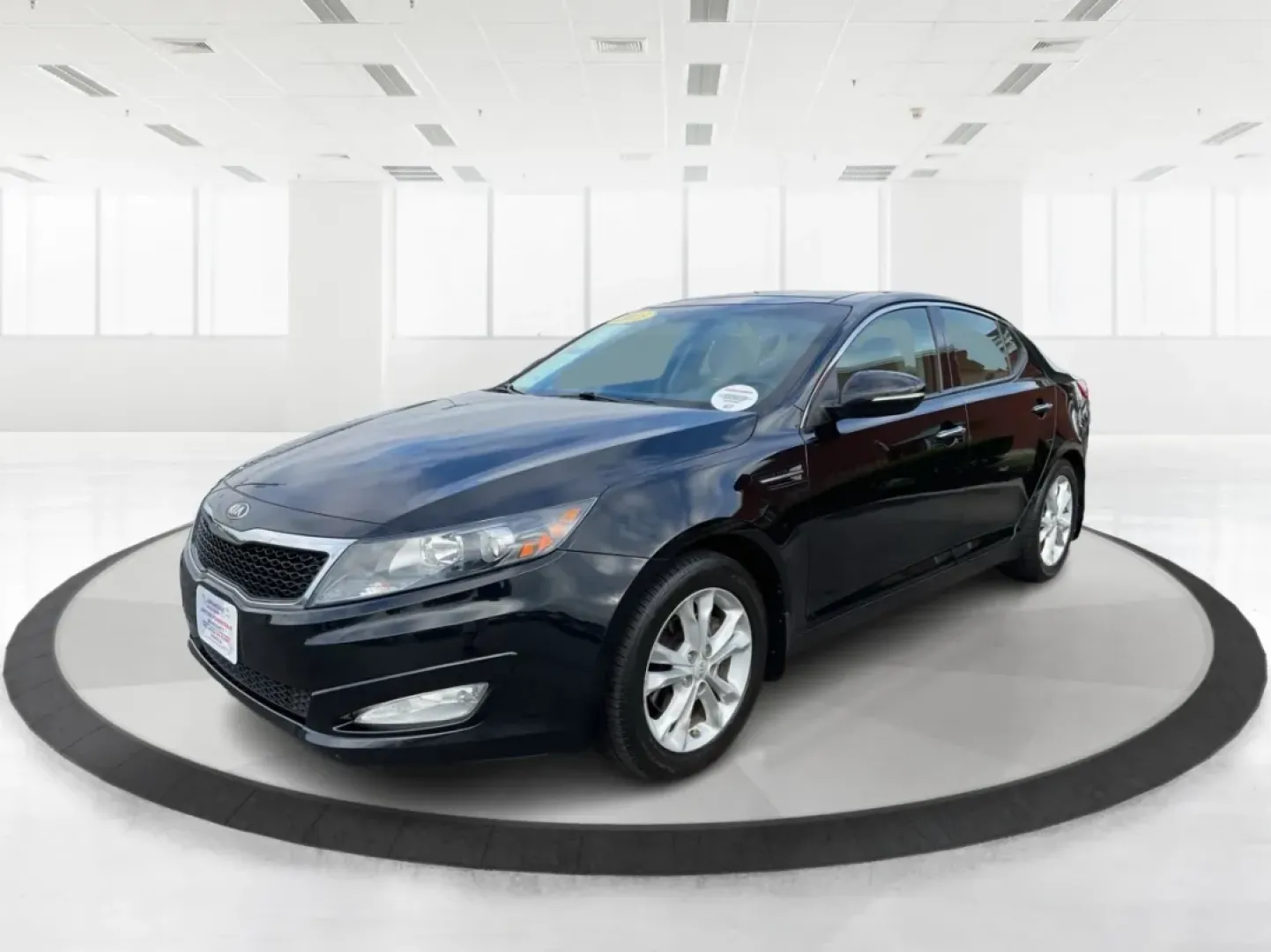 2013 Kia Optima EX (5XXGN4A74DG) with an 2.4L I-4 gasoline direct injection engine, located at 4508 South Dixie Dr, Moraine, OH, 45439, (937) 908-9800, 39.689976, -84.218452 - ### Elevate Your Daily Drive with the 2013 Kia Optima EX at Advantage Car and Credit in Fairborn, OH!<br /> <br /> Are you in search of a reliable sedan that perfectly balances style, comfort, and advanced features? Look no further than the 2013 Kia Optima EX, now available at Advantage Car and Cred - Photo#8