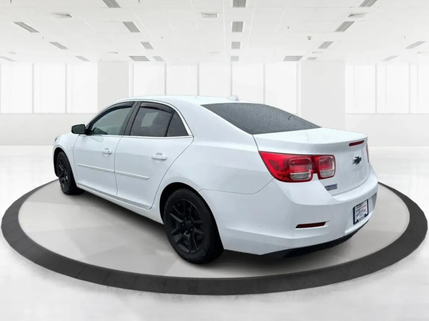 2014 Chevrolet Malibu 1LT (1G11C5SL0EF) with an ECOTEC 2.5L I-4 gasoline direct injection engine, located at 4508 South Dixie Dr, Moraine, OH, 45439, (937) 908-9800, 39.689976, -84.218452 - **Discover Your Next Adventure with the 2014 Chevrolet Malibu 1LT!** <br /> <br /> Are you searching for a reliable sedan that offers both comfort and style? Look no further than the 2014 Chevrolet Malibu 1LT, available now at Advantage Car and Credit in Moraine, OH! This vehicle is perfect for budg - Photo#4