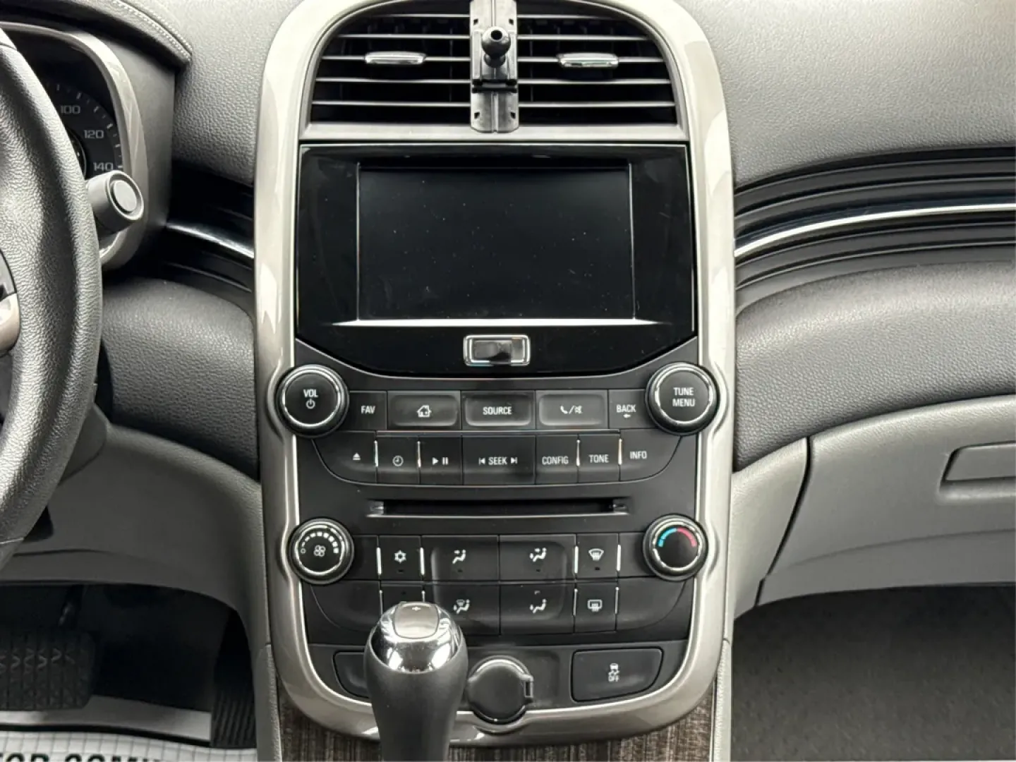 2014 Chevrolet Malibu 1LT (1G11C5SL0EF) with an ECOTEC 2.5L I-4 gasoline direct injection engine, located at 4508 South Dixie Dr, Moraine, OH, 45439, (937) 908-9800, 39.689976, -84.218452 - **Discover Your Next Adventure with the 2014 Chevrolet Malibu 1LT!** <br /> <br /> Are you searching for a reliable sedan that offers both comfort and style? Look no further than the 2014 Chevrolet Malibu 1LT, available now at Advantage Car and Credit in Moraine, OH! This vehicle is perfect for budg - Photo#13