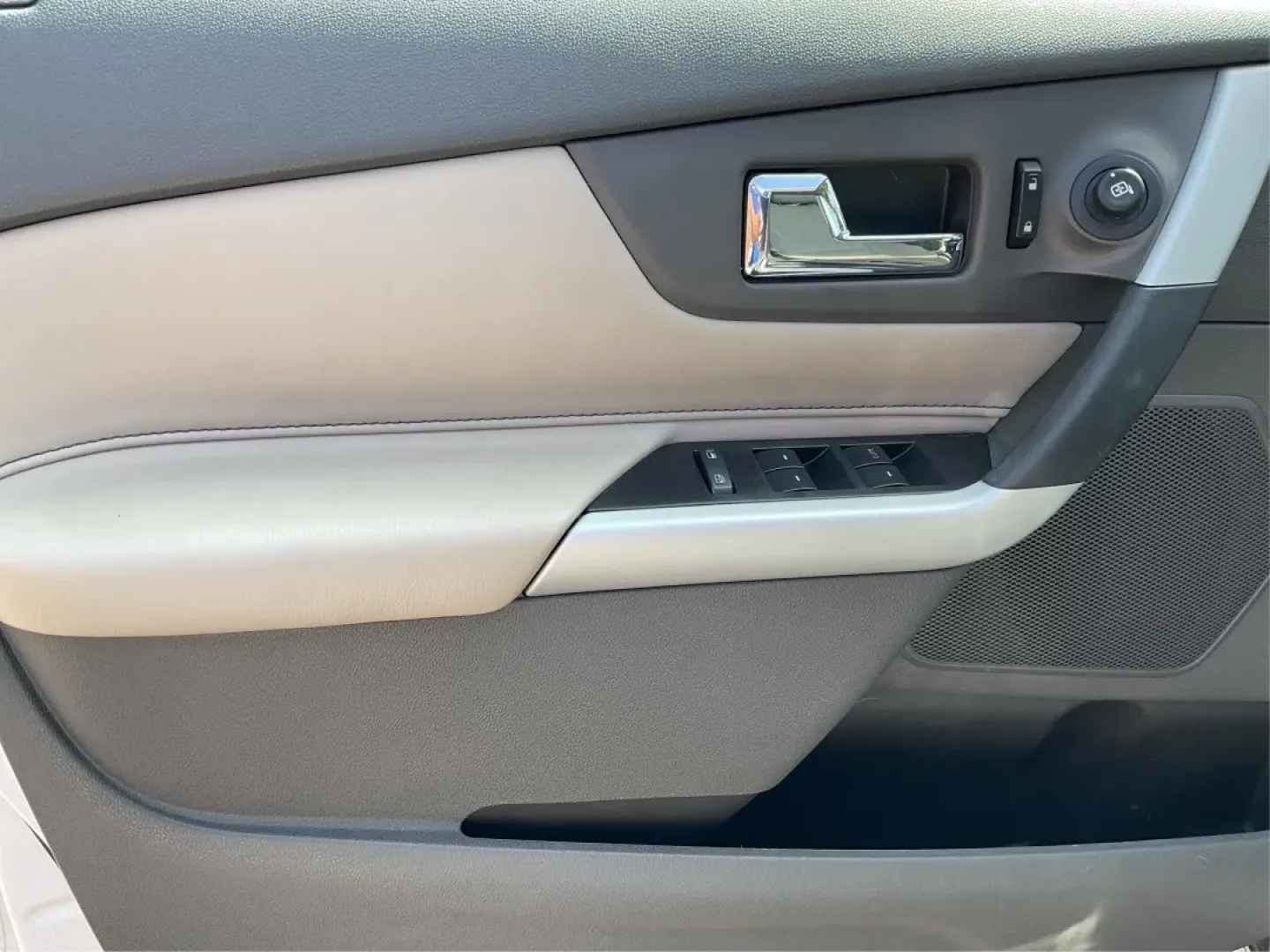 2014 Ford Edge Limited (2FMDK3KCXEB) with an Other engine, located at 1230 East Main St, Xenia, OH, 45385, (937) 908-9800, 39.688026, -83.910172 - **Unleash Your Adventurous Side with the 2014 Ford Edge Limited - Perfect for Family Road Trips and Weekend Getaways!**<br /> <br /> Are you ready to elevate your driving experience? Look no further than this stunning 2014 Ford Edge Limited, available exclusively at Advantage Car and Credit in Xenia - Photo#19