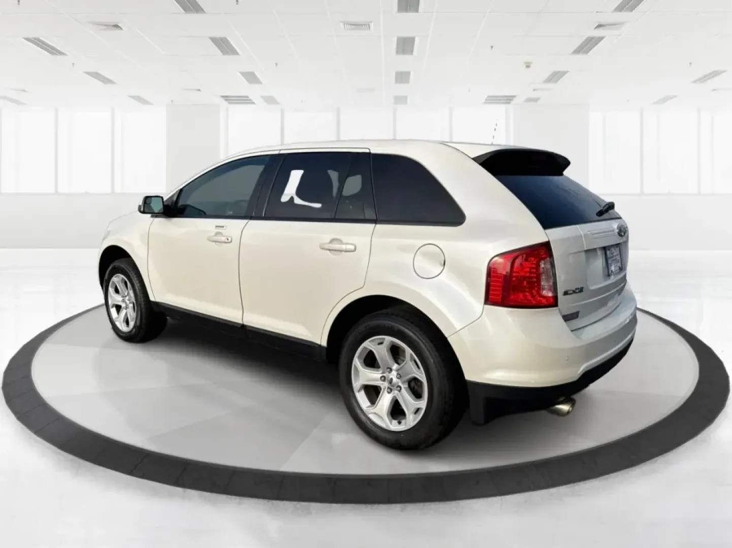 2013 Ford Edge SEL (2FMDK3JC0DB) with an Other engine, located at 4508 South Dixie Dr, Moraine, OH, 45439, (937) 908-9800, 39.689976, -84.218452 - **Discover Adventure in the 2013 Ford Edge SEL SUV at Advantage Car and Credit - Moraine!**<br /> <br /> Are you ready to embrace a lifestyle filled with adventure, comfort, and reliability? Look no further than this stunning **2013 Ford Edge SEL** SUV! With its spacious interior and robust features - Photo#4