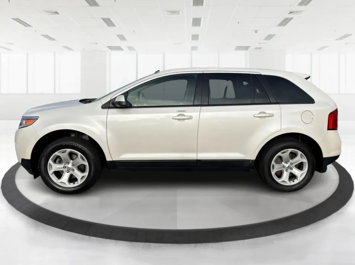 2013 Ford Edge SEL (2FMDK3JC0DB) with an Other engine, located at 4508 South Dixie Dr, Moraine, OH, 45439, (937) 908-9800, 39.689976, -84.218452 - **Discover Adventure in the 2013 Ford Edge SEL SUV at Advantage Car and Credit - Moraine!**<br /> <br /> Are you ready to embrace a lifestyle filled with adventure, comfort, and reliability? Look no further than this stunning **2013 Ford Edge SEL** SUV! With its spacious interior and robust features - Photo#5