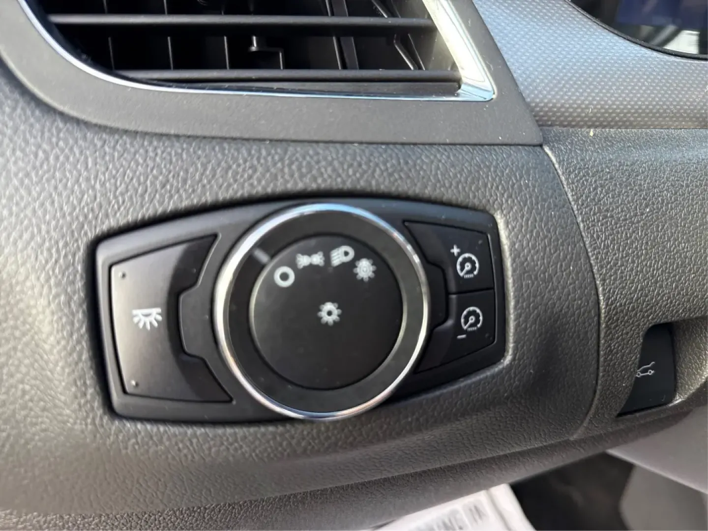 2013 Ford Edge SEL (2FMDK3JC0DB) with an Other engine, located at 4508 South Dixie Dr, Moraine, OH, 45439, (937) 908-9800, 39.689976, -84.218452 - **Discover Adventure in the 2013 Ford Edge SEL SUV at Advantage Car and Credit - Moraine!**<br /> <br /> Are you ready to embrace a lifestyle filled with adventure, comfort, and reliability? Look no further than this stunning **2013 Ford Edge SEL** SUV! With its spacious interior and robust features - Photo#17