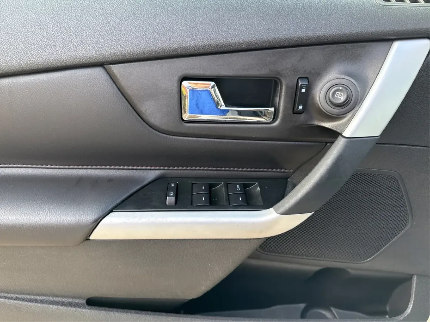 2013 Ford Edge SEL (2FMDK3JC0DB) with an Other engine, located at 4508 South Dixie Dr, Moraine, OH, 45439, (937) 908-9800, 39.689976, -84.218452 - **Discover Adventure in the 2013 Ford Edge SEL SUV at Advantage Car and Credit - Moraine!**<br /> <br /> Are you ready to embrace a lifestyle filled with adventure, comfort, and reliability? Look no further than this stunning **2013 Ford Edge SEL** SUV! With its spacious interior and robust features - Photo#19