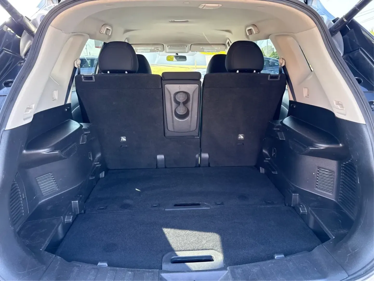 2018 Nissan Rogue SV (KNMAT2MV7JP) with an 2.5L I-4 DOHC engine, located at 8750 N County Rd 25A, Piqua, OH, 45356, (937) 908-9800, 40.164391, -84.232513 - **Adventure Awaits with the 2018 Nissan Rogue SV Perfect for Your Lifestyle!**<br /> <br /> Are you ready to elevate your driving experience? The 2018 Nissan Rogue SV, with its impeccable blend of style, comfort, and versatility, is designed for those who crave adventure without sacrificing practic - Photo#12