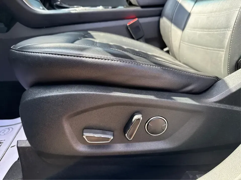 2017 Ford Edge SEL (2FMPK4J9XHB) with an 2.0L L4 DOHC 16V engine, 6A transmission, located at 1230 East Main St, Xenia, OH, 45385, (937) 908-9800, 39.688026, -83.910172 - **Discover Your Next Adventure with the 2017 Ford Edge SEL at Advantage Car and Credit!**<br /> <br /> Are you ready to elevate your driving experience? The 2017 Ford Edge SEL is not just a vehicle; it's a lifestyle choice that caters to your every need-whether you're a busy professional looking for - Photo#18