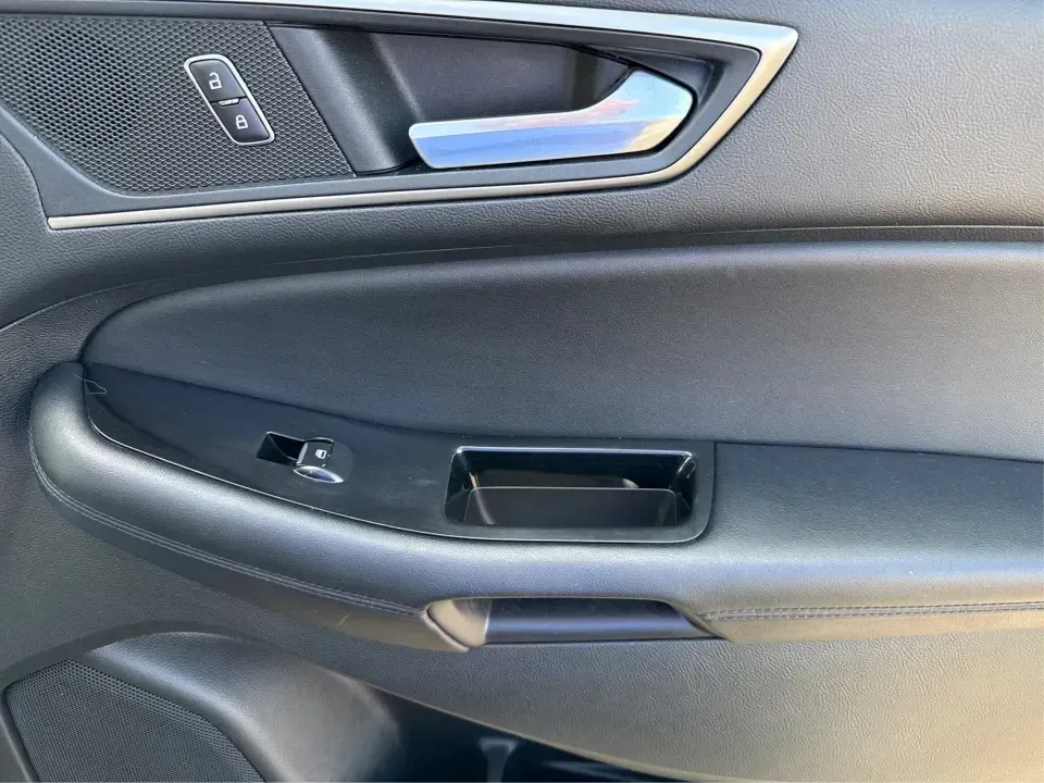 2017 Ford Edge SEL (2FMPK4J9XHB) with an 2.0L L4 DOHC 16V engine, 6A transmission, located at 1230 East Main St, Xenia, OH, 45385, (937) 908-9800, 39.688026, -83.910172 - **Discover Your Next Adventure with the 2017 Ford Edge SEL at Advantage Car and Credit!**<br /> <br /> Are you ready to elevate your driving experience? The 2017 Ford Edge SEL is not just a vehicle; it's a lifestyle choice that caters to your every need-whether you're a busy professional looking for - Photo#20