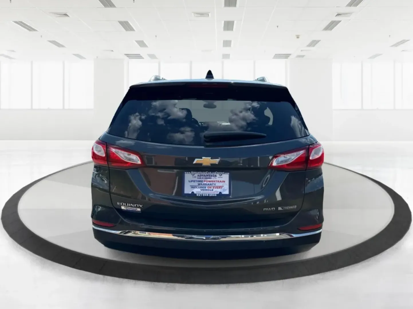 2018 Chevrolet Equinox Premier (2GNAXVEV0J6) with an 1.5L I-4 gasoline direct injection engine, located at 880 E. National Road, Vandalia, OH, 45377, (937) 908-9800, 39.891918, -84.183594 - **Discover Your Next Adventure with the 2018 Chevrolet Equinox at Advantage Car and Credit - Vandalia!**<br /> <br /> Are you ready to elevate your driving experience and embrace a lifestyle filled with excitement and exploration? Look no further than our stunning 2018 Chevrolet Equinox Premier at A - Photo#3