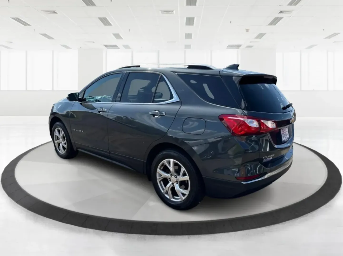 2018 Chevrolet Equinox Premier (2GNAXVEV0J6) with an 1.5L I-4 gasoline direct injection engine, located at 880 E. National Road, Vandalia, OH, 45377, (937) 908-9800, 39.891918, -84.183594 - **Discover Your Next Adventure with the 2018 Chevrolet Equinox at Advantage Car and Credit - Vandalia!**<br /> <br /> Are you ready to elevate your driving experience and embrace a lifestyle filled with excitement and exploration? Look no further than our stunning 2018 Chevrolet Equinox Premier at A - Photo#4