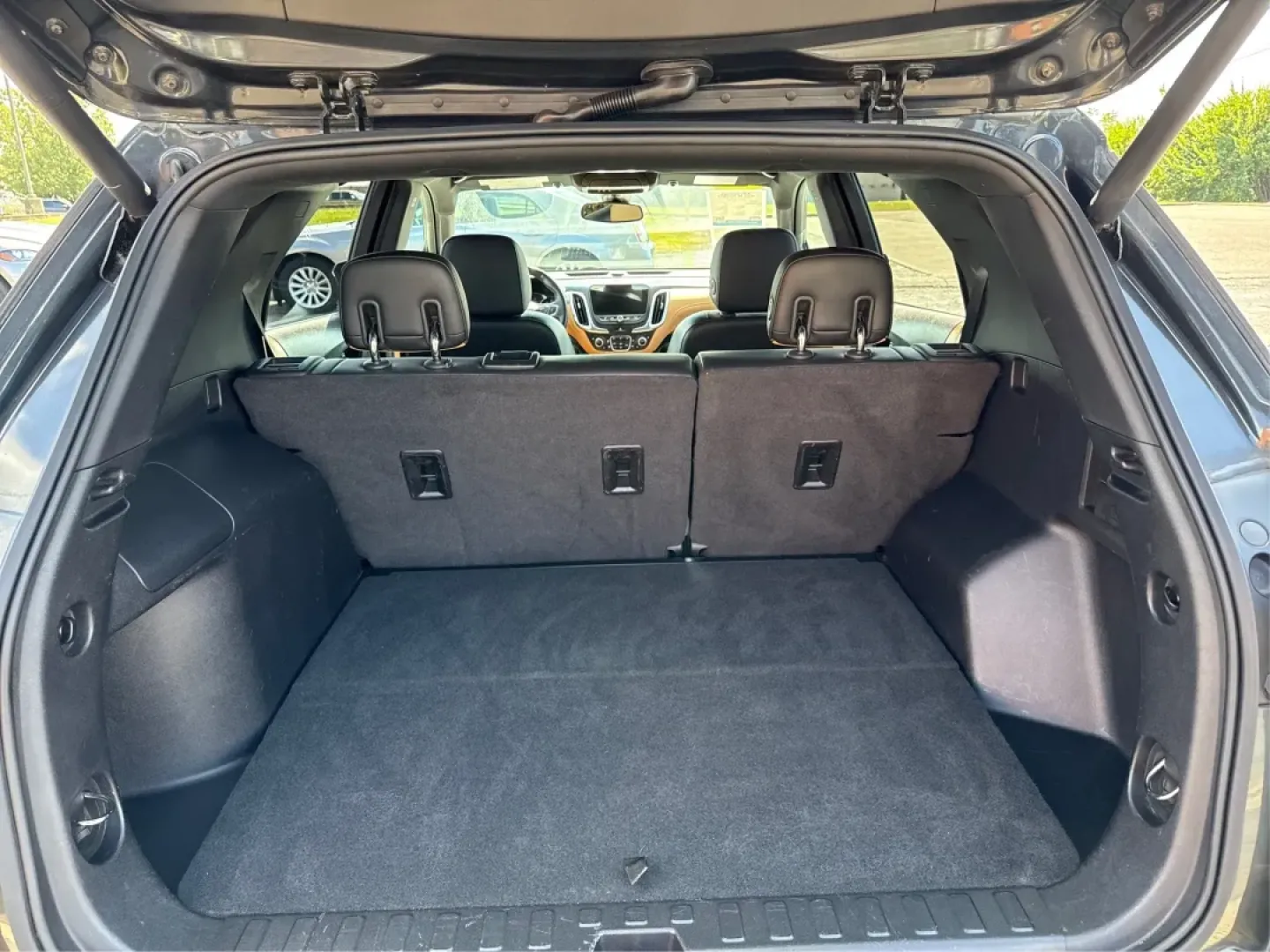 2018 Chevrolet Equinox Premier (2GNAXVEV0J6) with an 1.5L I-4 gasoline direct injection engine, located at 880 E. National Road, Vandalia, OH, 45377, (937) 908-9800, 39.891918, -84.183594 - **Discover Your Next Adventure with the 2018 Chevrolet Equinox at Advantage Car and Credit - Vandalia!**<br /> <br /> Are you ready to elevate your driving experience and embrace a lifestyle filled with excitement and exploration? Look no further than our stunning 2018 Chevrolet Equinox Premier at A - Photo#12