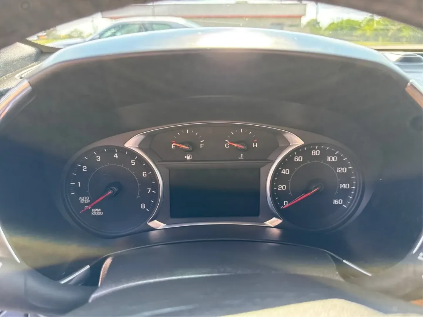 2018 Chevrolet Equinox Premier (2GNAXVEV0J6) with an 1.5L I-4 gasoline direct injection engine, located at 880 E. National Road, Vandalia, OH, 45377, (937) 908-9800, 39.891918, -84.183594 - **Discover Your Next Adventure with the 2018 Chevrolet Equinox at Advantage Car and Credit - Vandalia!**<br /> <br /> Are you ready to elevate your driving experience and embrace a lifestyle filled with excitement and exploration? Look no further than our stunning 2018 Chevrolet Equinox Premier at A - Photo#15