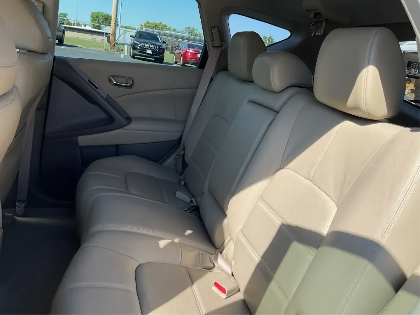 2014 Nissan Murano SL (JN8AZ1MW9EW) with an 3.5L V-6 DOHC engine, located at 880 E. National Road, Vandalia, OH, 45377, (937) 908-9800, 39.891918, -84.183594 - **Elevate Your Lifestyle with the 2014 Nissan Murano SL Perfect for All Your Adventures!**<br /> <br /> If you're on the hunt for a versatile SUV that seamlessly fits into your busy lifestyle, look no further than the stunning 2014 Nissan Murano SL. Whether you're making school runs, embarking on w - Photo#10