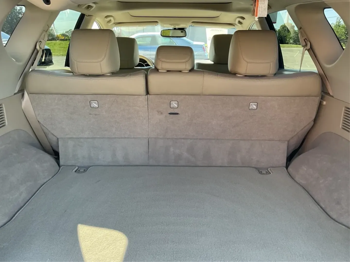 2014 Nissan Murano SL (JN8AZ1MW9EW) with an 3.5L V-6 DOHC engine, located at 880 E. National Road, Vandalia, OH, 45377, (937) 908-9800, 39.891918, -84.183594 - **Elevate Your Lifestyle with the 2014 Nissan Murano SL Perfect for All Your Adventures!**<br /> <br /> If you're on the hunt for a versatile SUV that seamlessly fits into your busy lifestyle, look no further than the stunning 2014 Nissan Murano SL. Whether you're making school runs, embarking on w - Photo#12