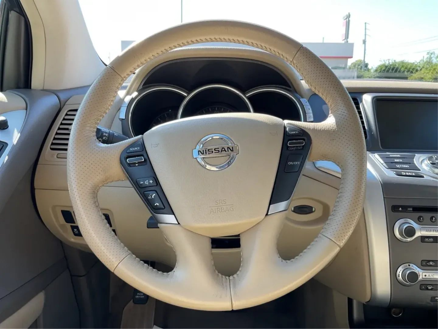 2014 Nissan Murano SL (JN8AZ1MW9EW) with an 3.5L V-6 DOHC engine, located at 880 E. National Road, Vandalia, OH, 45377, (937) 908-9800, 39.891918, -84.183594 - **Elevate Your Lifestyle with the 2014 Nissan Murano SL Perfect for All Your Adventures!**<br /> <br /> If you're on the hunt for a versatile SUV that seamlessly fits into your busy lifestyle, look no further than the stunning 2014 Nissan Murano SL. Whether you're making school runs, embarking on w - Photo#16