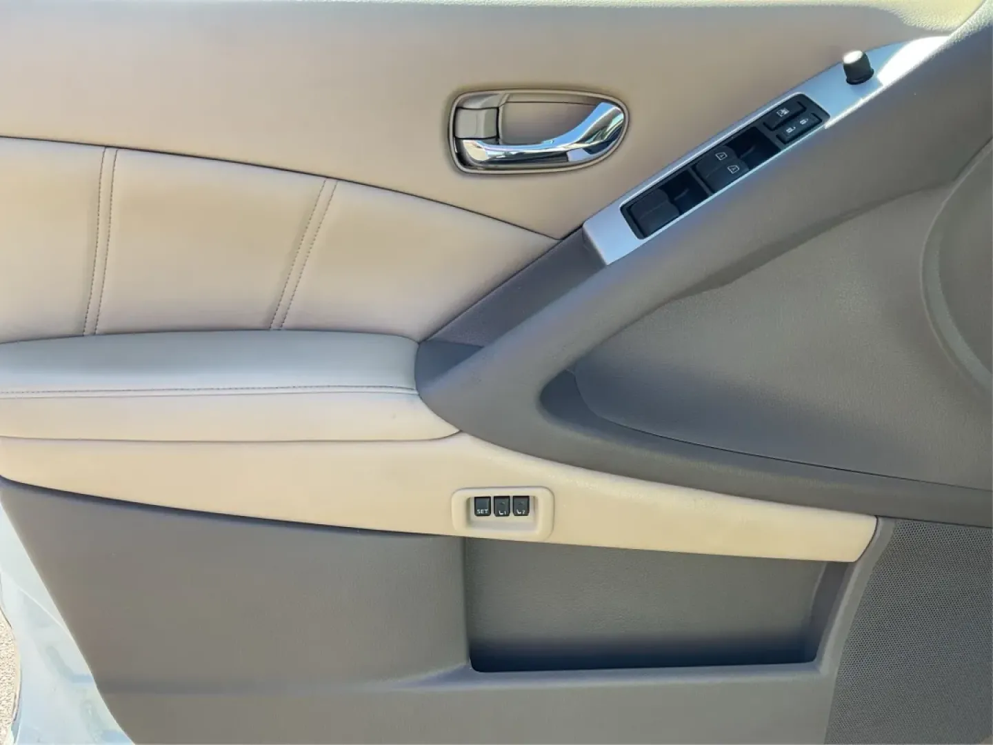 2014 Nissan Murano SL (JN8AZ1MW9EW) with an 3.5L V-6 DOHC engine, located at 880 E. National Road, Vandalia, OH, 45377, (937) 908-9800, 39.891918, -84.183594 - **Elevate Your Lifestyle with the 2014 Nissan Murano SL Perfect for All Your Adventures!**<br /> <br /> If you're on the hunt for a versatile SUV that seamlessly fits into your busy lifestyle, look no further than the stunning 2014 Nissan Murano SL. Whether you're making school runs, embarking on w - Photo#18