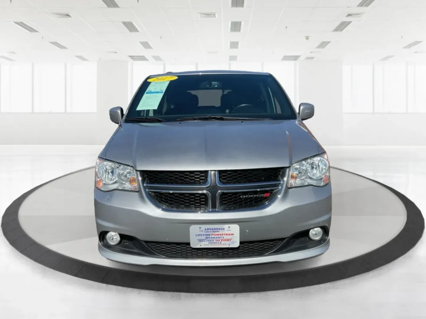 2017 Dodge Grand Caravan SXT (2C4RDGCG5HR) with an Pentastar 3.6L V-6 DOHC engine, located at 1230 East Main St, Xenia, OH, 45385, (937) 908-9800, 39.688026, -83.910172 - **Adventure Awaits with the 2017 Dodge Grand Caravan SXT in Fairborn, OH!**<br /> <br /> Are you looking for the perfect vehicle to accommodate your growing family or to embark on weekend adventures? Look no further! The 2017 Dodge Grand Caravan SXT is designed for those who prioritize space, comfor - Photo#7