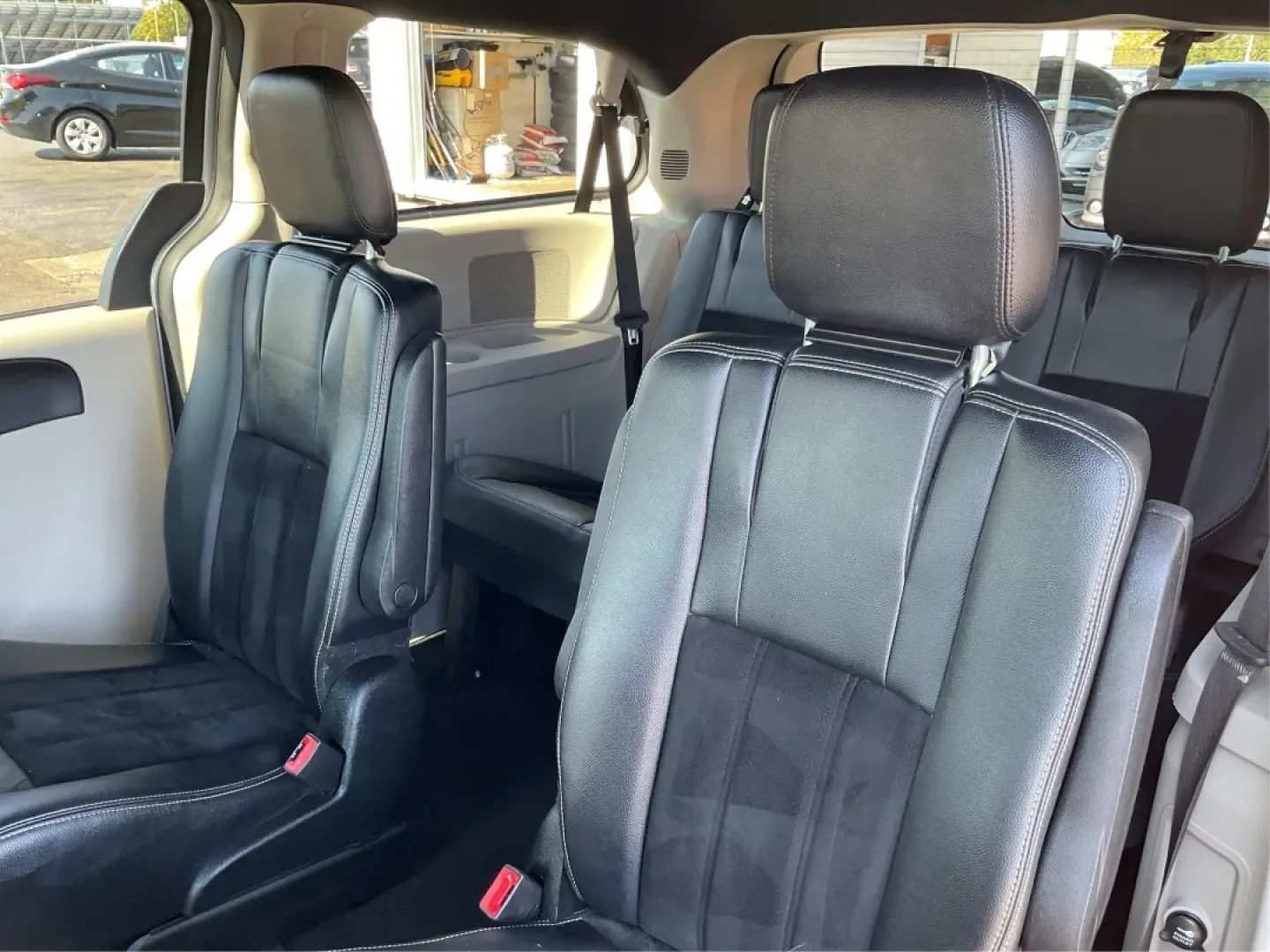 2017 Dodge Grand Caravan SXT (2C4RDGCG5HR) with an Pentastar 3.6L V-6 DOHC engine, located at 1230 East Main St, Xenia, OH, 45385, (937) 908-9800, 39.688026, -83.910172 - **Adventure Awaits with the 2017 Dodge Grand Caravan SXT in Fairborn, OH!**<br /> <br /> Are you looking for the perfect vehicle to accommodate your growing family or to embark on weekend adventures? Look no further! The 2017 Dodge Grand Caravan SXT is designed for those who prioritize space, comfor - Photo#10