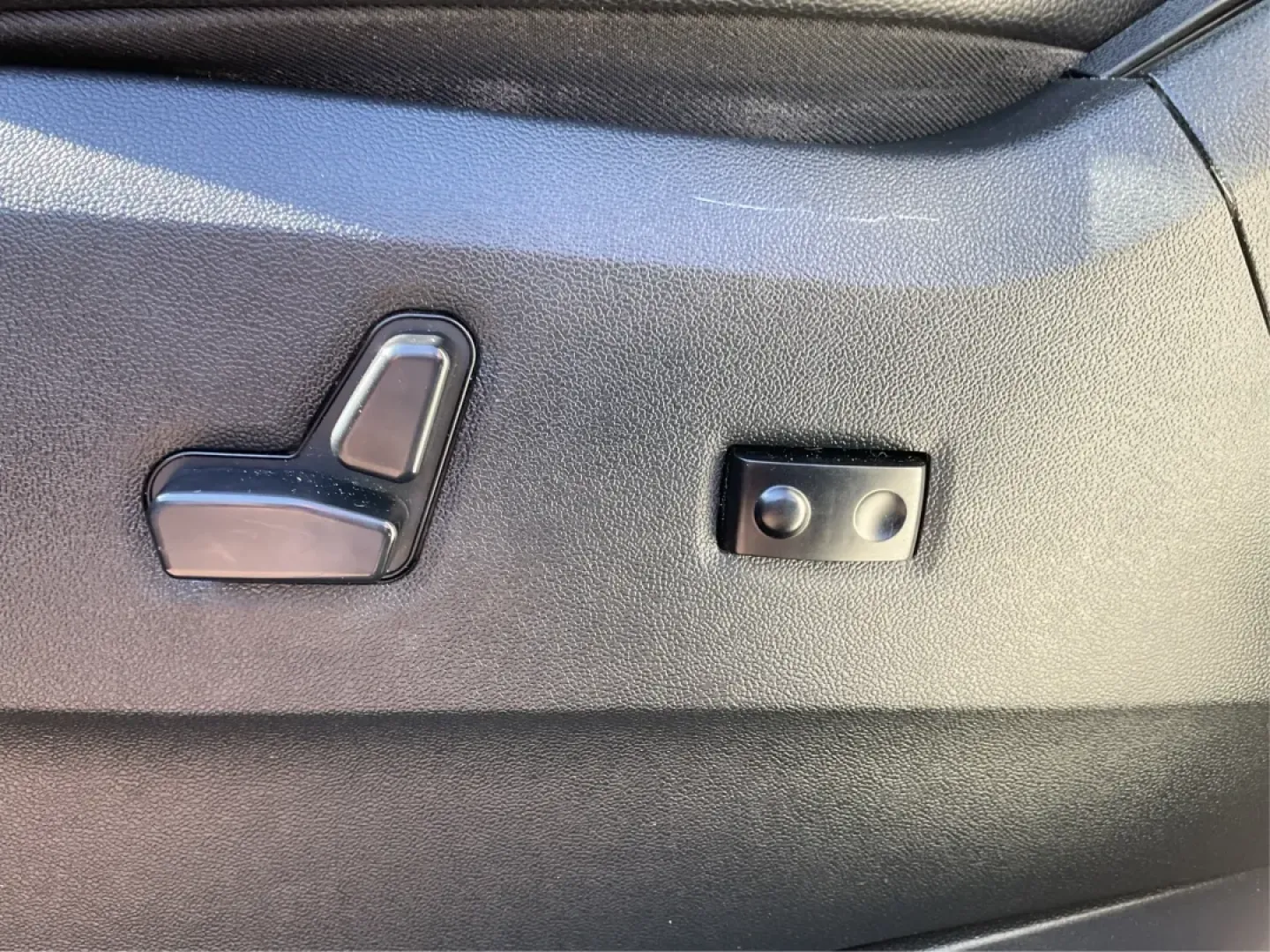 2017 Dodge Grand Caravan SXT (2C4RDGCG5HR) with an Pentastar 3.6L V-6 DOHC engine, located at 1230 East Main St, Xenia, OH, 45385, (937) 908-9800, 39.688026, -83.910172 - **Adventure Awaits with the 2017 Dodge Grand Caravan SXT in Fairborn, OH!**<br /> <br /> Are you looking for the perfect vehicle to accommodate your growing family or to embark on weekend adventures? Look no further! The 2017 Dodge Grand Caravan SXT is designed for those who prioritize space, comfor - Photo#18