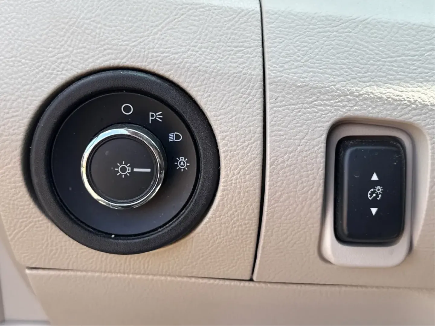 2011 Ford Taurus SEL (1FAHP2EW3BG) with an Duratec 3.5L V-6 DOHC engine, located at 880 E. National Road, Vandalia, OH, 45377, (937) 908-9800, 39.891918, -84.183594 - Experience the perfect blend of comfort, style, and reliability with the 2011 Ford Taurus SEL, a sedan that is truly designed for modern life. Whether you're commuting to work, transporting your growing family, or heading out for weekend adventures, this vehicle caters to a variety of lifestyles. Av - Photo#17