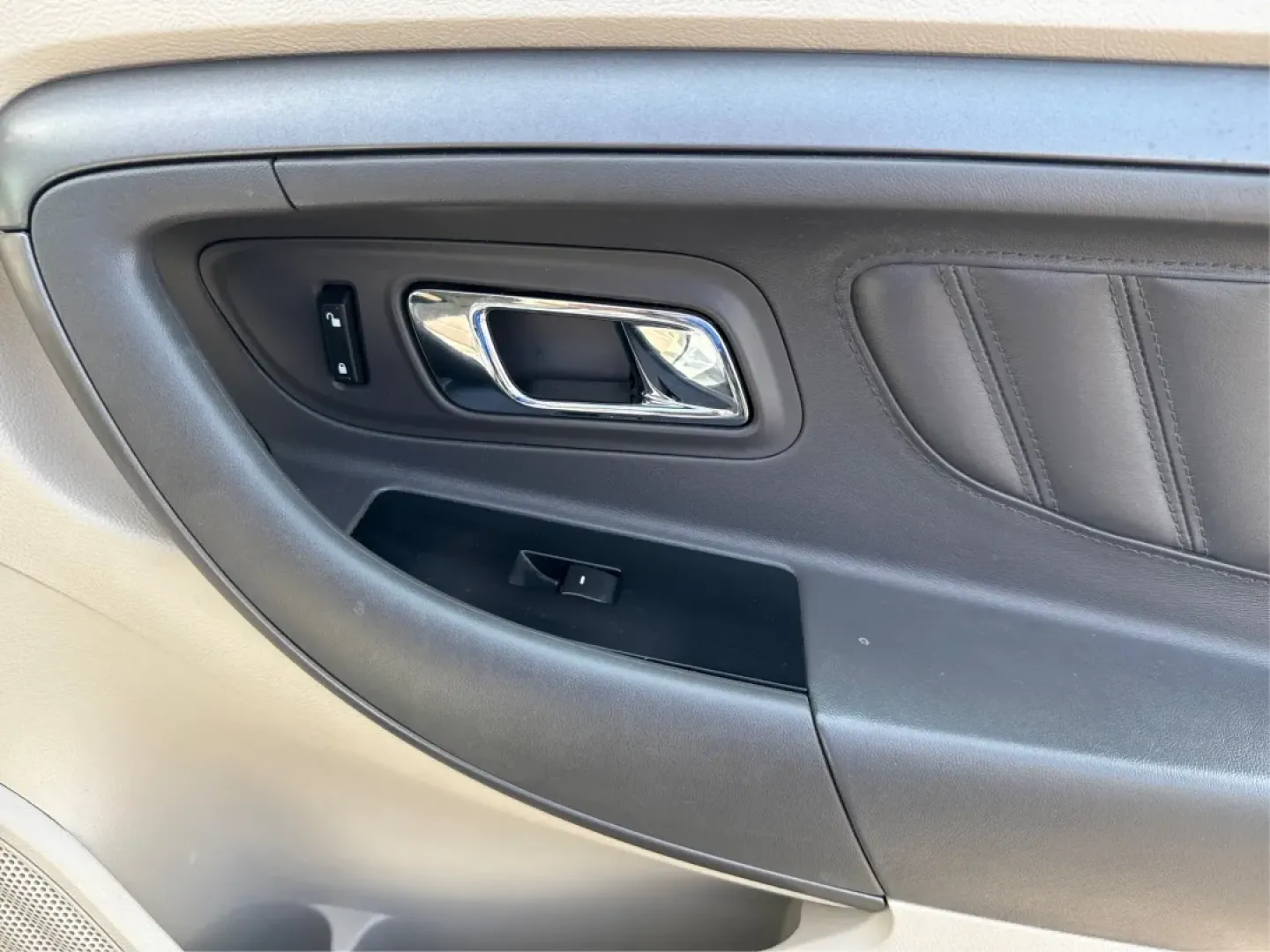 2011 Ford Taurus SEL (1FAHP2EW3BG) with an Duratec 3.5L V-6 DOHC engine, located at 880 E. National Road, Vandalia, OH, 45377, (937) 908-9800, 39.891918, -84.183594 - Experience the perfect blend of comfort, style, and reliability with the 2011 Ford Taurus SEL, a sedan that is truly designed for modern life. Whether you're commuting to work, transporting your growing family, or heading out for weekend adventures, this vehicle caters to a variety of lifestyles. Av - Photo#20