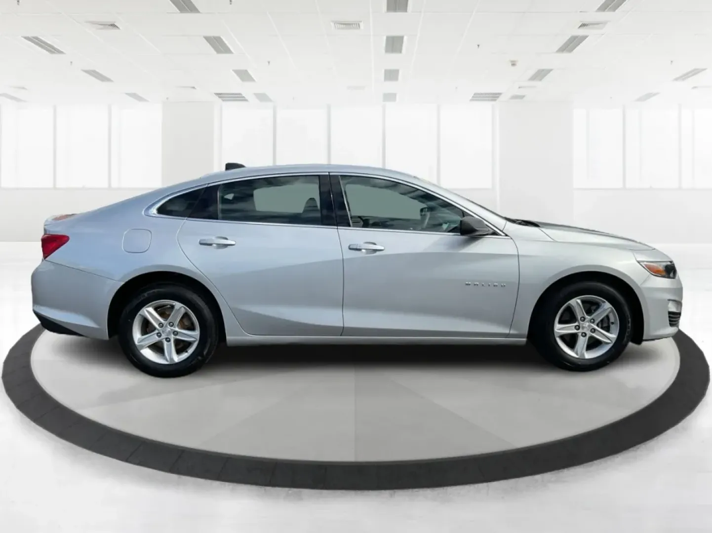 2019 Chevrolet Malibu 1LS (1G1ZB5STXKF) with an ECOTEC 1.5L I-4 gasoline direct injection engine, located at 401 Woodman Dr, Riverside, OH, 45431, (937) 908-9800, 39.760899, -84.123421 - Looking for a reliable sedan that fits seamlessly into your lifestyle? The 2019 Chevrolet Malibu 1LS, now available at Advantage Car and Credit in Riverside, OH, is the perfect blend of style, comfort, and functionality. Whether you're commuting to work, running errands around town, or planning a we - Photo#1